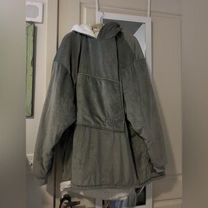 Comfy sweatshirt/ blanket